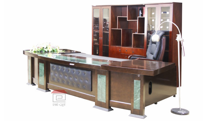 Bàn oval có kiểu dáng mềm mại, cổ điển